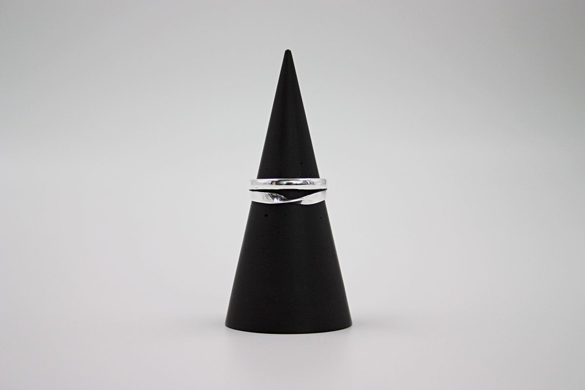 IMG_4255_Fotor Sidabrinis, rankų darbo žiedas. Diaura juvelyrika.